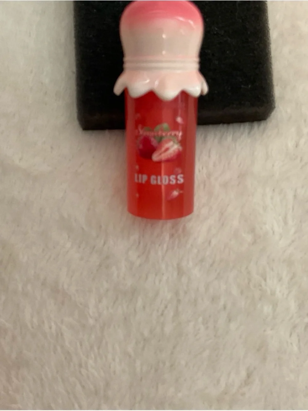 Strawberry Shine Lip Gloss – Pink & Red Glow